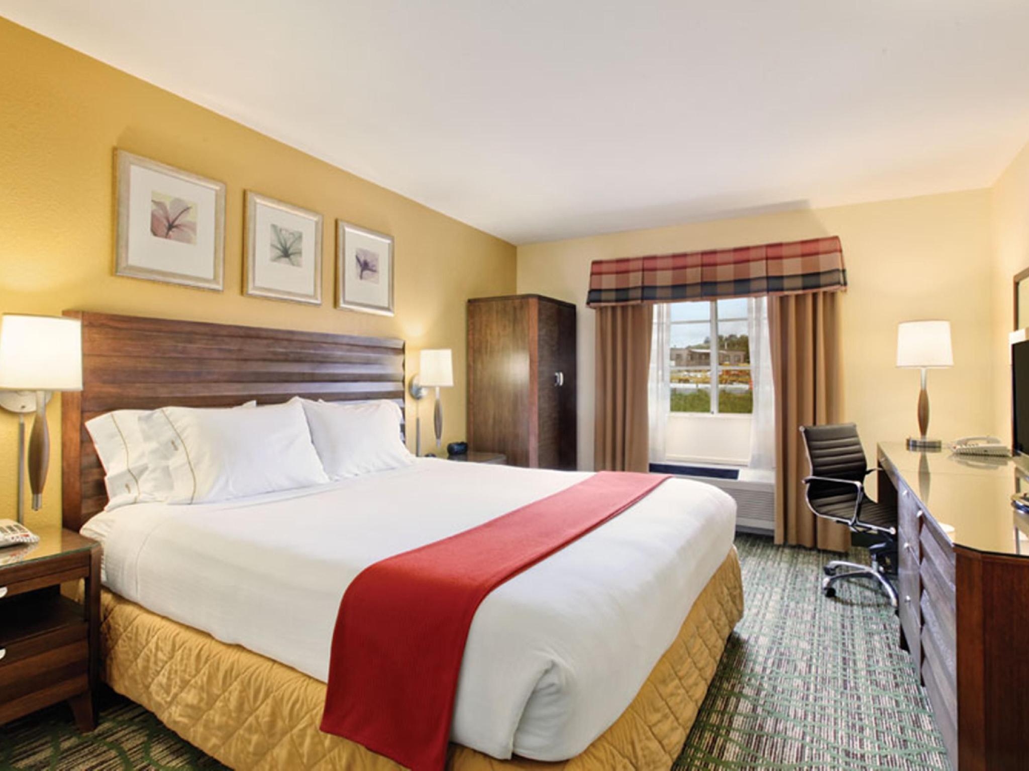 Holiday Inn Express Hotel & Suites San Diego-Escondido By Ihg Exterior photo