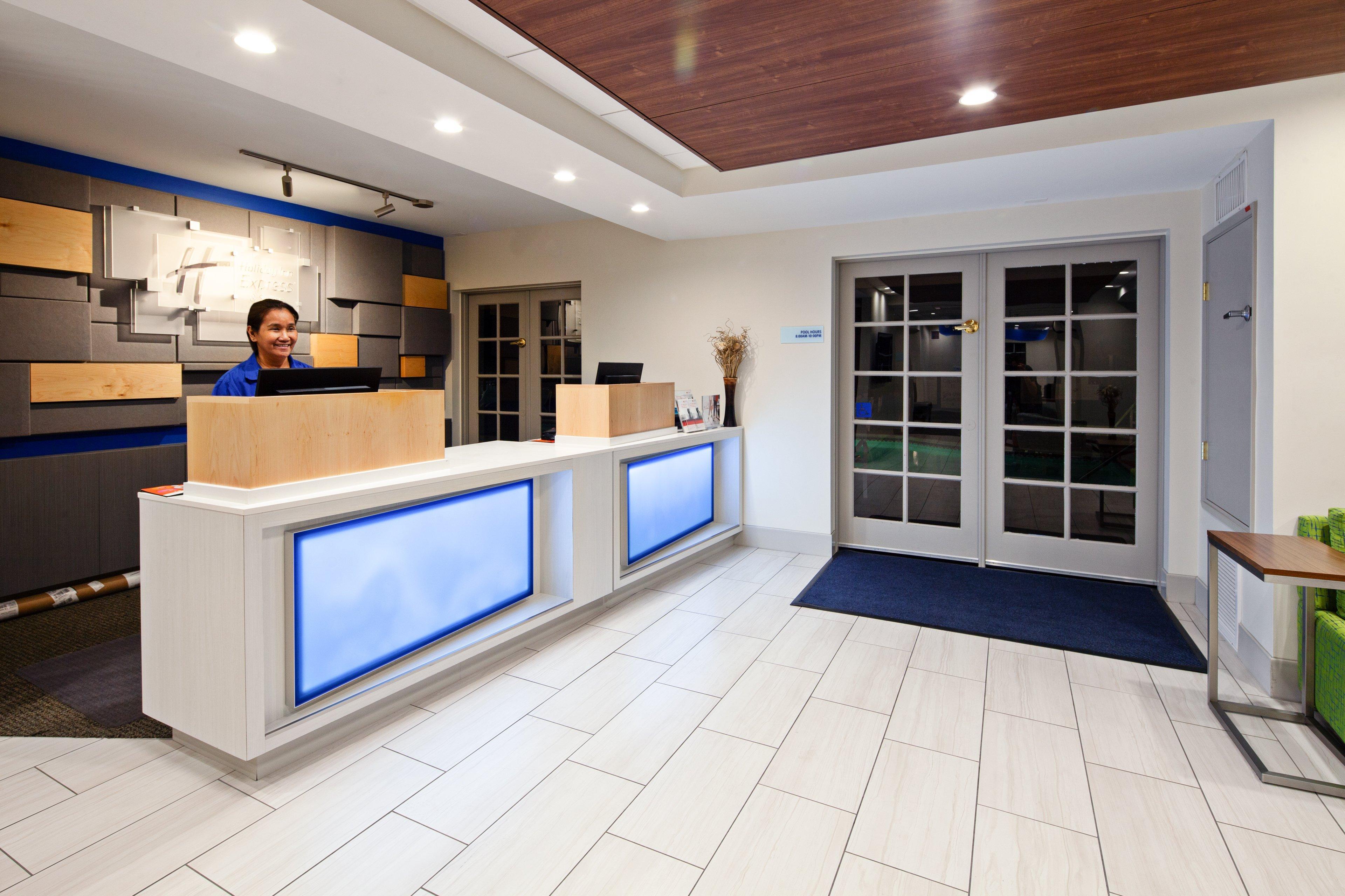 Holiday Inn Express Hotel & Suites San Diego-Escondido By Ihg Exterior photo
