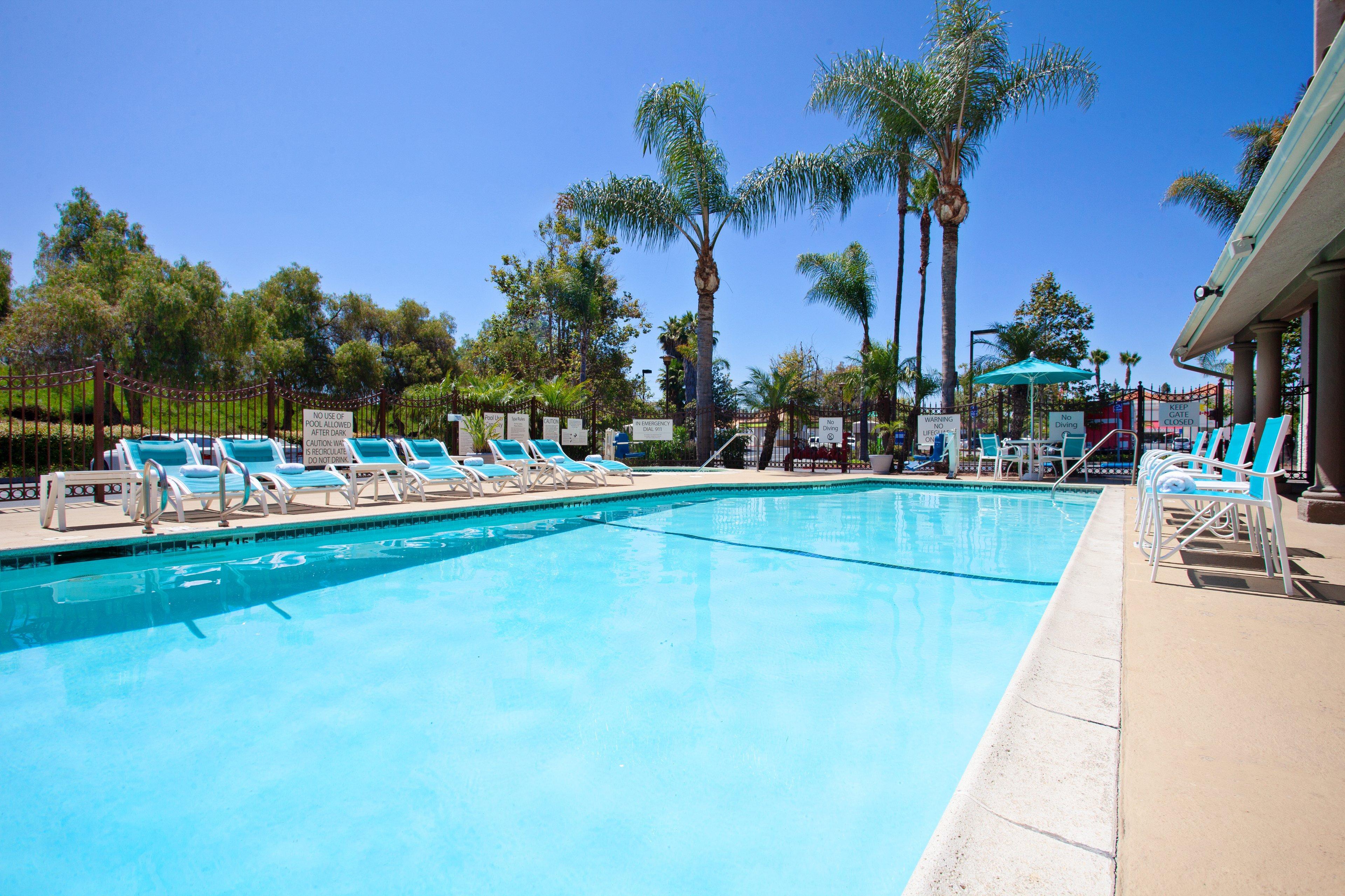 Holiday Inn Express Hotel & Suites San Diego-Escondido By Ihg Exterior photo