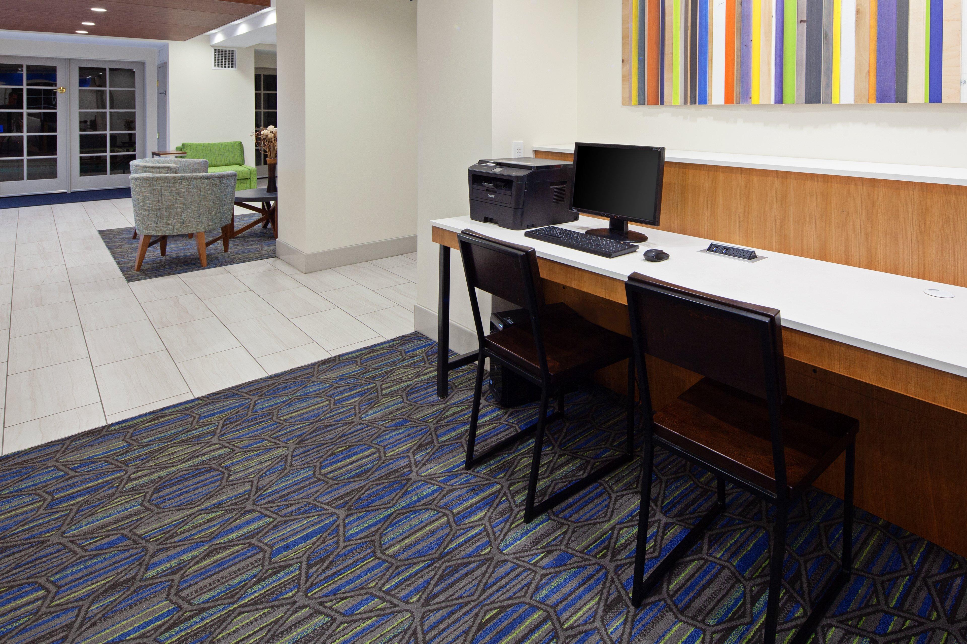 Holiday Inn Express Hotel & Suites San Diego-Escondido By Ihg Exterior photo