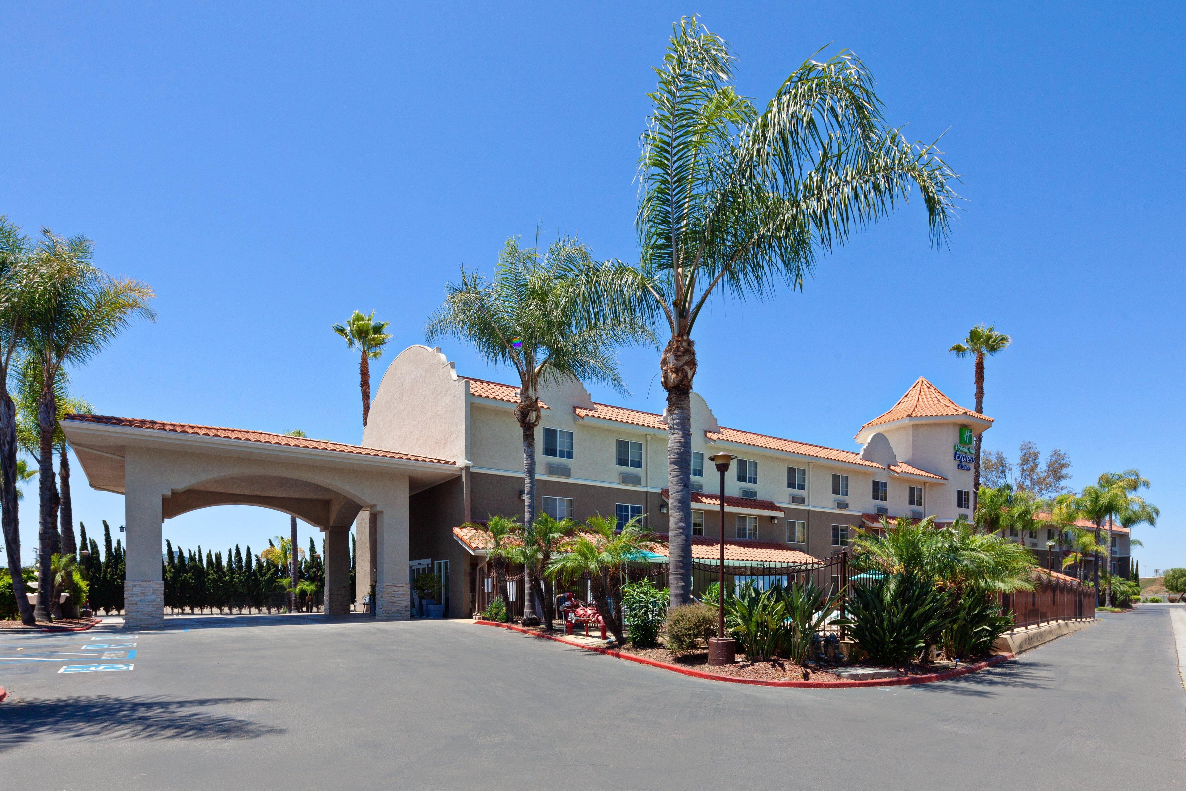 Holiday Inn Express Hotel & Suites San Diego-Escondido By Ihg Exterior photo