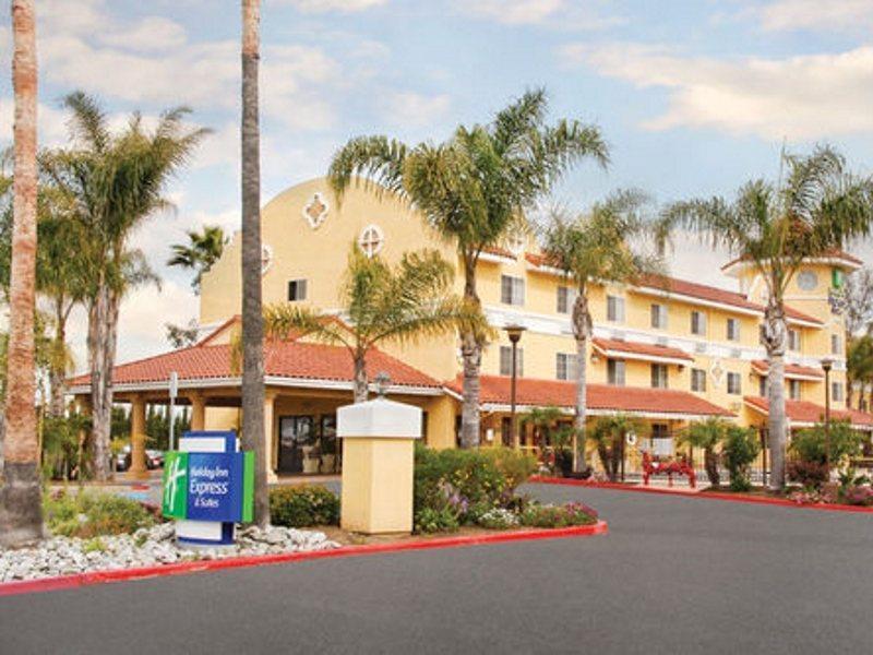 Holiday Inn Express Hotel & Suites San Diego-Escondido By Ihg Exterior photo