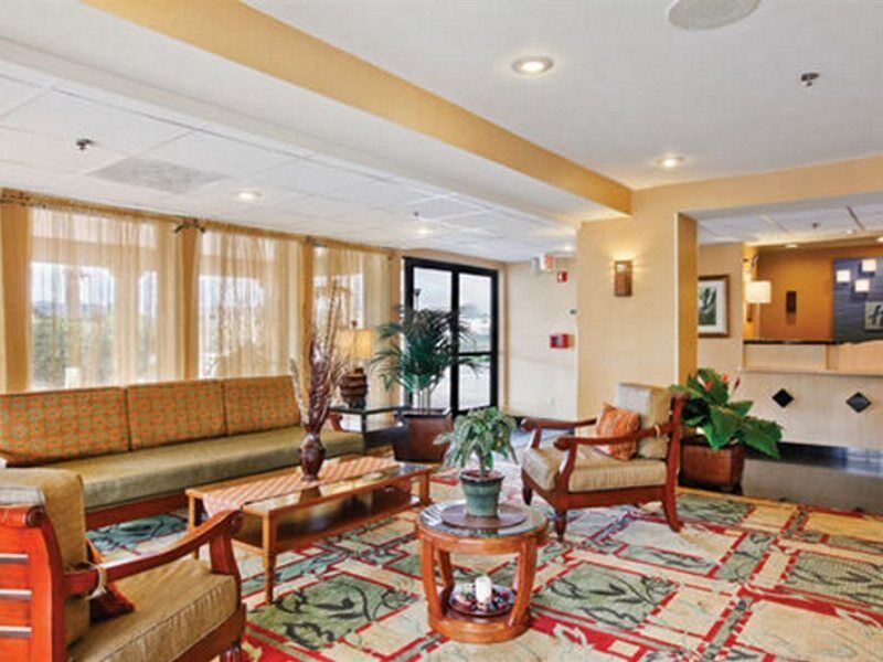Holiday Inn Express Hotel & Suites San Diego-Escondido By Ihg Exterior photo