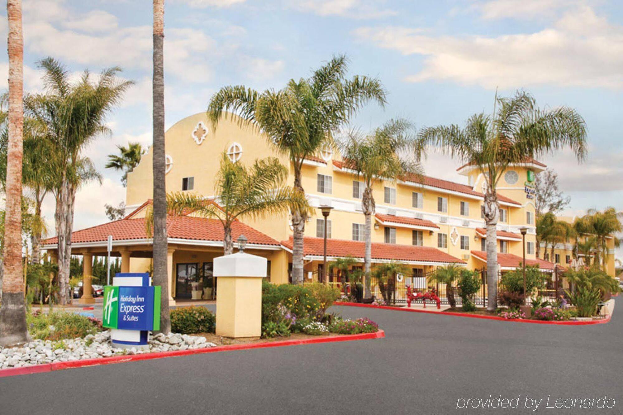 Holiday Inn Express Hotel & Suites San Diego-Escondido By Ihg Exterior photo