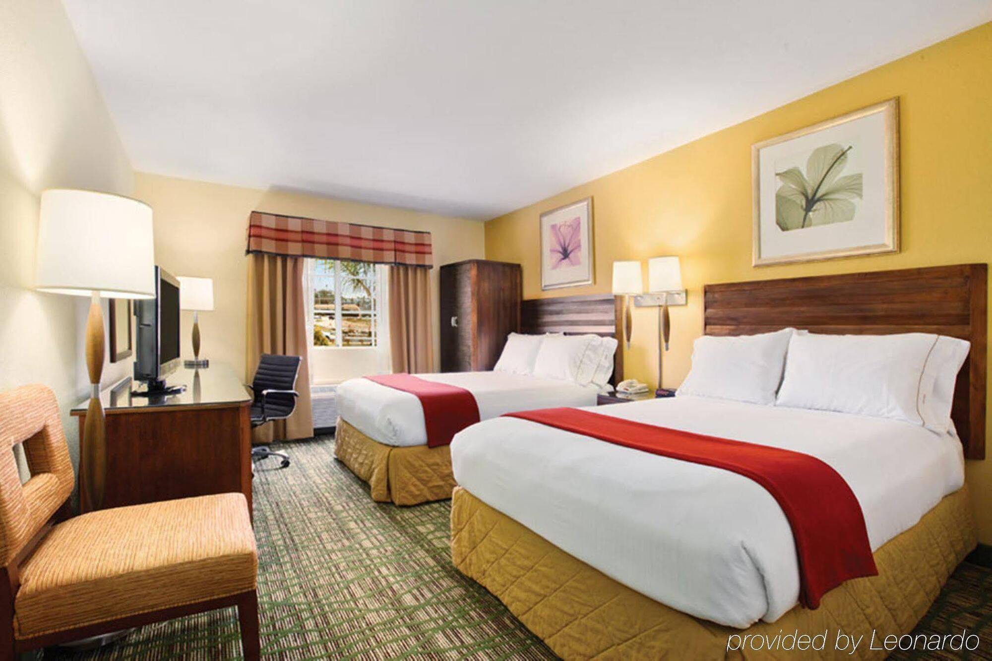 Holiday Inn Express Hotel & Suites San Diego-Escondido By Ihg Exterior photo