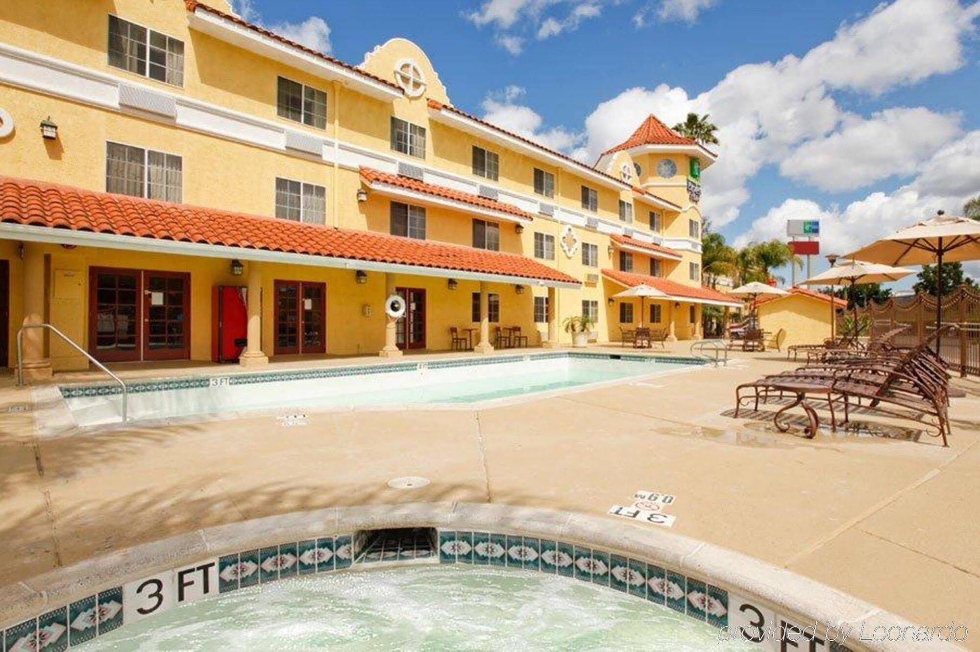 Holiday Inn Express Hotel & Suites San Diego-Escondido By Ihg Exterior photo
